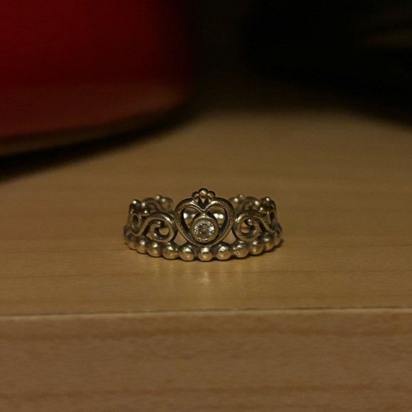 Princess Tiara Crown Ring - Picture 6 of 9